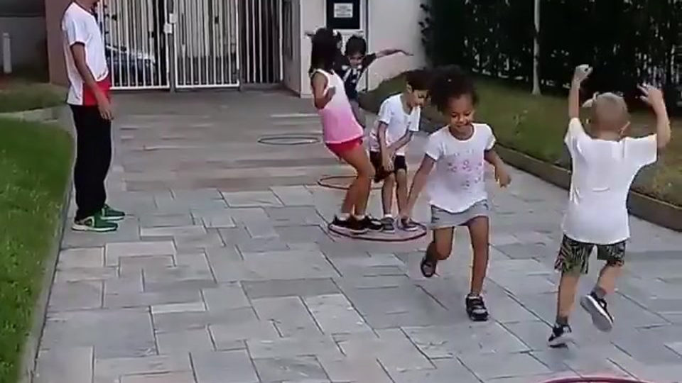 Brincadeiras e Jogos